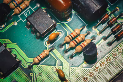 Guide to Evolution of Semiconductor Technology: From Early Transistors to Modern Chips